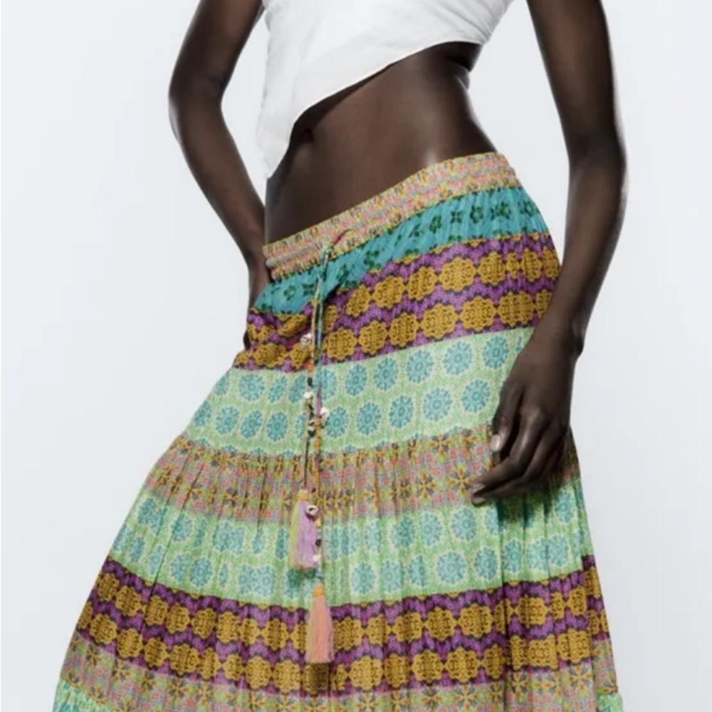 Zara floral print skirt size small NWT